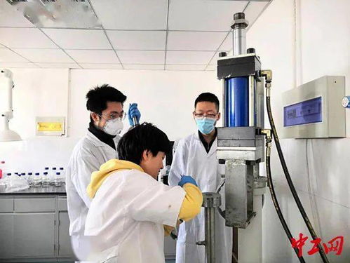 一線 360行 油化藥劑師 攻克技術(shù)難關(guān)的實(shí)驗(yàn)人